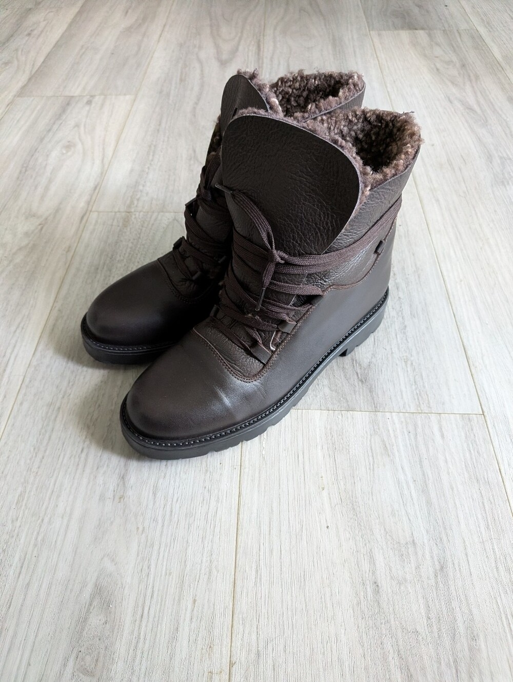 La Canadienne Brown Leather Shearling Lined Lace Up Winter Boots Size 8